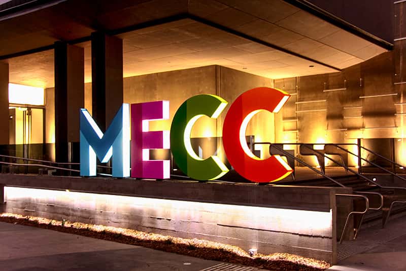 MECC-Sign-Color-NIGHT-pichi