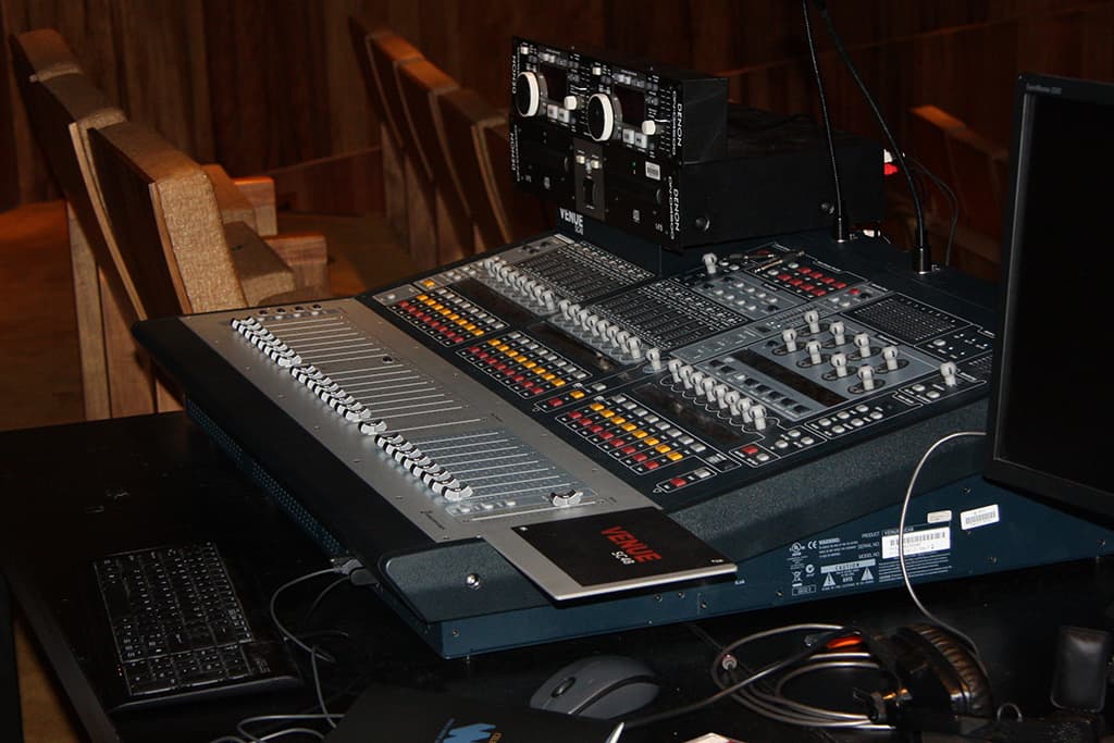 Audio-Desk-1-pichi