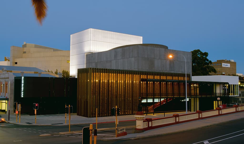 State-Theatre-Centre-from-Horshoe-Bridge-pichi