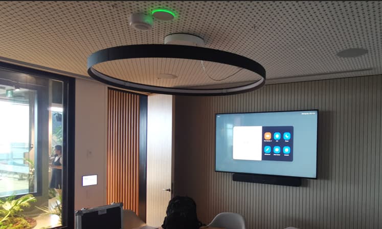 Meeting-Room-3-with-Parle-Mic-pichi