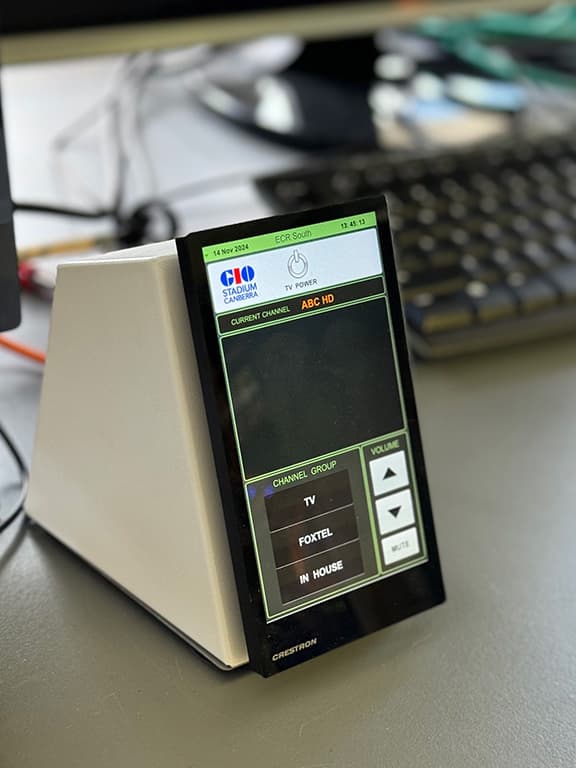 CRESTRONTOUCH-pichi