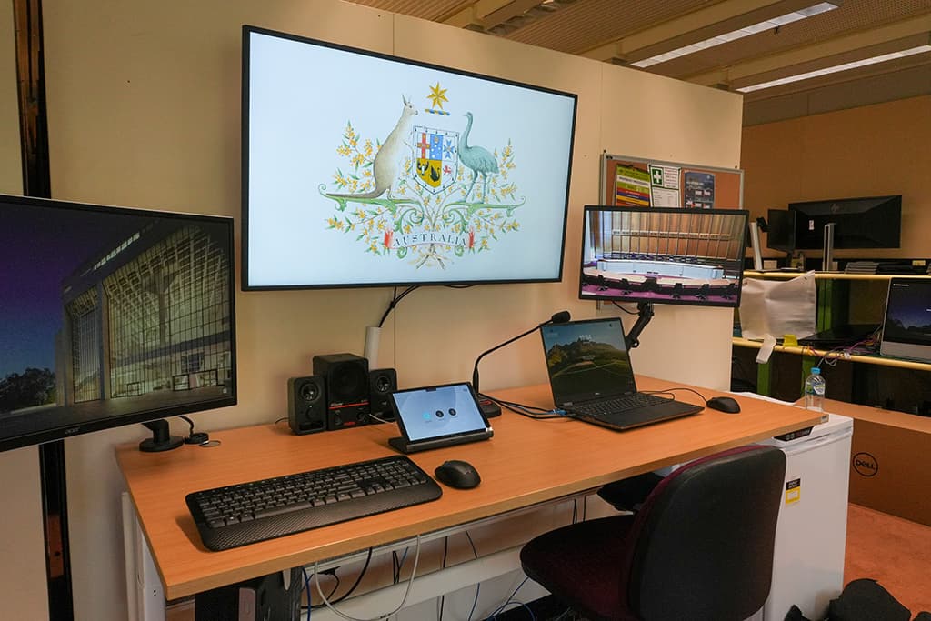 8.-IT-Office-monitoring-and-operation-desk-pichi