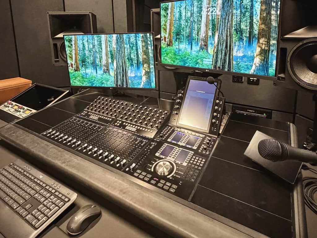 Avid_console-pichi